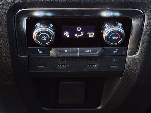 Used 2025 GMC Yukon XL Denali w/ Denali Reserve Package image 36