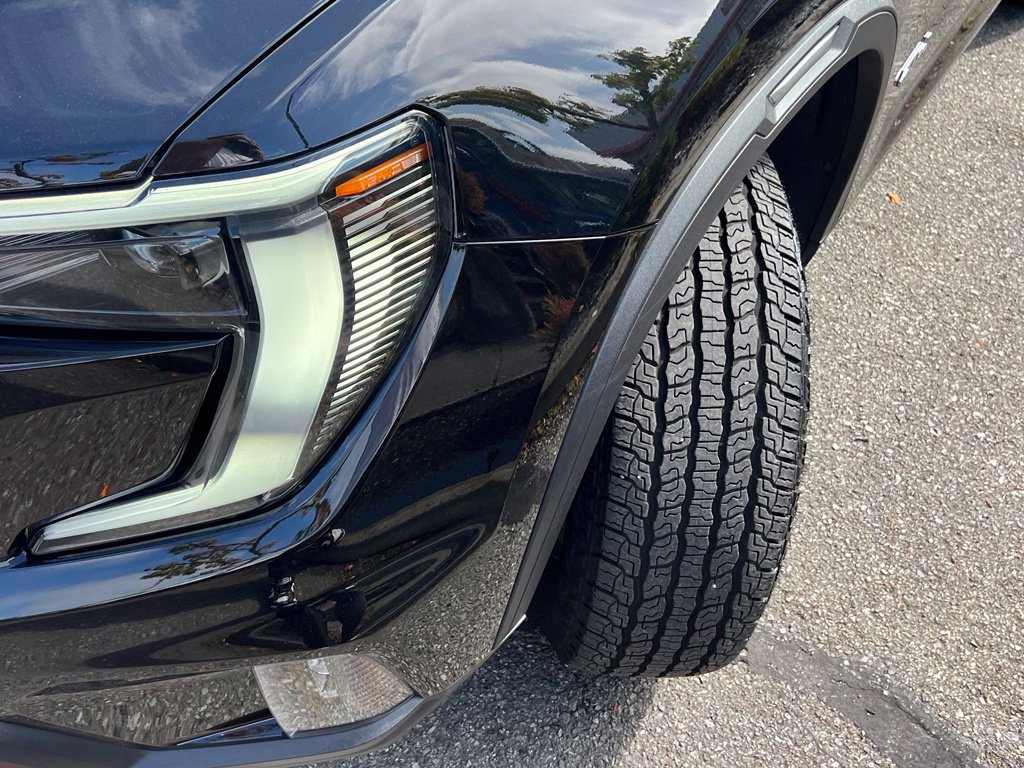 Used 2024 GMC Acadia AT4 w/ Luxury Package AWD/4WD image 3