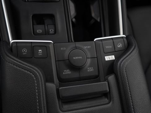 Used 2025 Toyota Grand Highlander AWD image 27