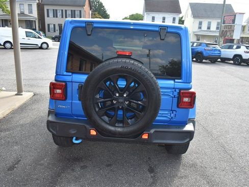 Used 2024 Jeep Wrangler Unlimited Sahara w/ Technology Group AWD/4WD image 5