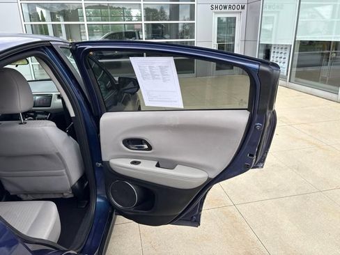 Used 2017 Honda HR-V EX image 29