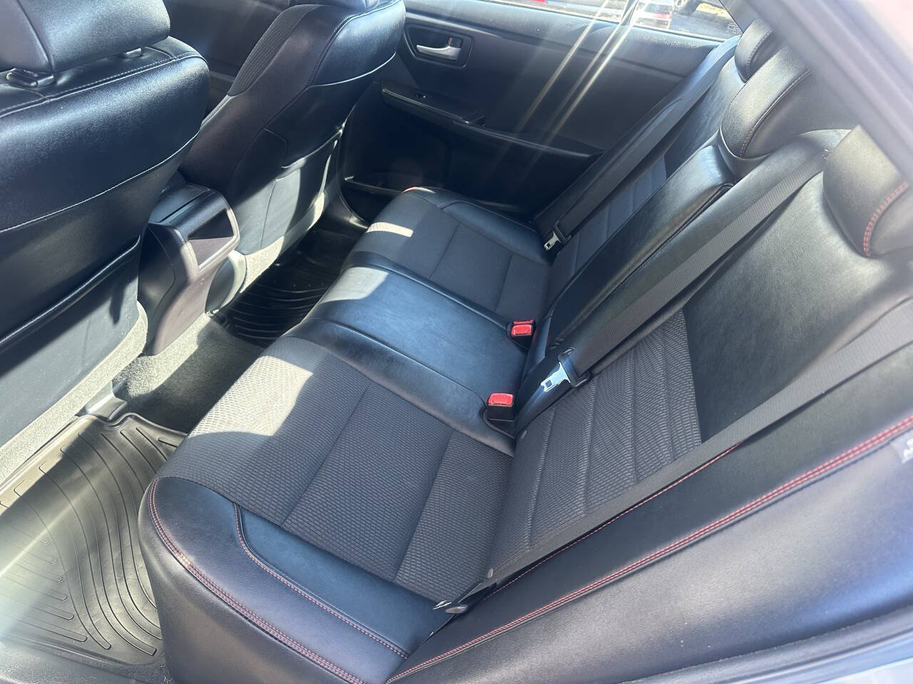 Used 2017 Toyota Camry SE FWD image 18