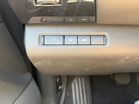 Used 2025 Nissan Pathfinder SV AWD/4WD image 19