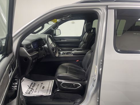 Used 2022 Jeep Wagoneer Series II w/ Premium Group I image 10