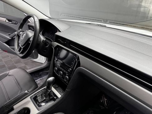 Used 2021 Volkswagen Passat 2.0T SE image 46