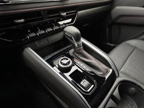 Used 2024 Chevrolet Colorado Z71 w/ LPO, Dark Essentials Package image 34