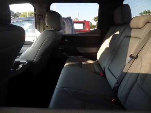 Used 2025 Toyota Tundra Limited AWD/4WD image 10