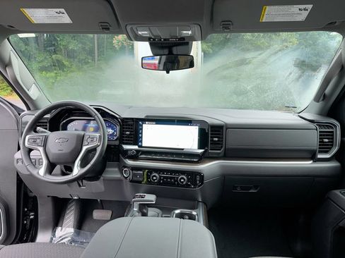 Used 2025 Chevrolet Silverado 1500 LT Trail Boss w/ LPO, Dark Essentials Package AWD/4WD image 31