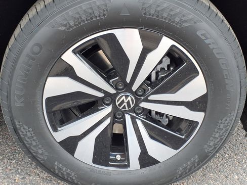 New 2026 Volkswagen Atlas Cross Sport SE FWD image 8