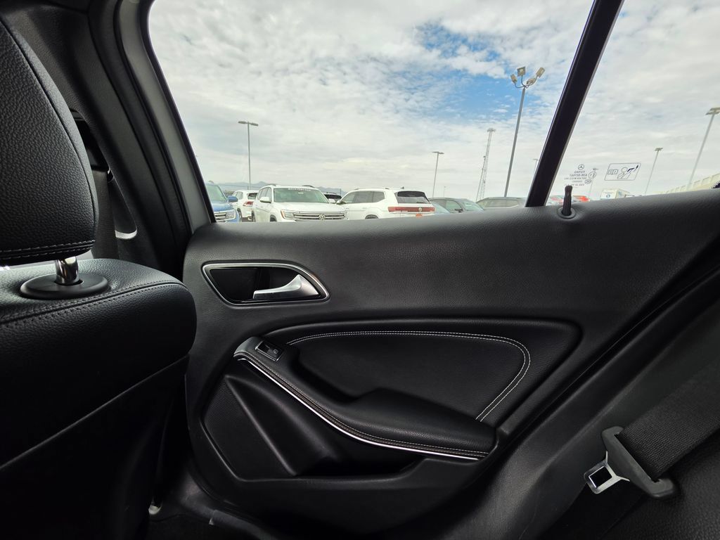 Used 2018 Mercedes-Benz GLA 250 4MATIC image 18