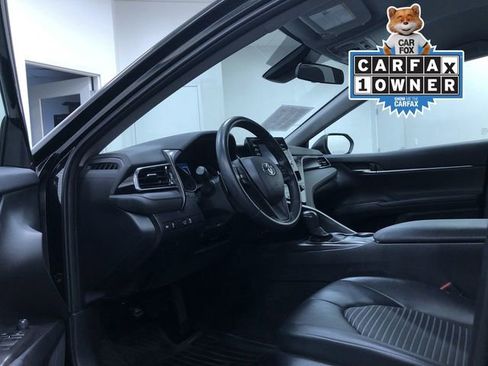 Used 2023 Toyota Camry SE image 2