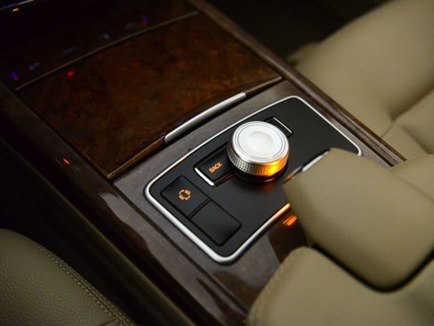 Used 2011 Mercedes-Benz E 350 4MATIC Sedan image 14