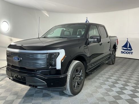 Used 2022 Ford F150 Lightning Lariat image 3