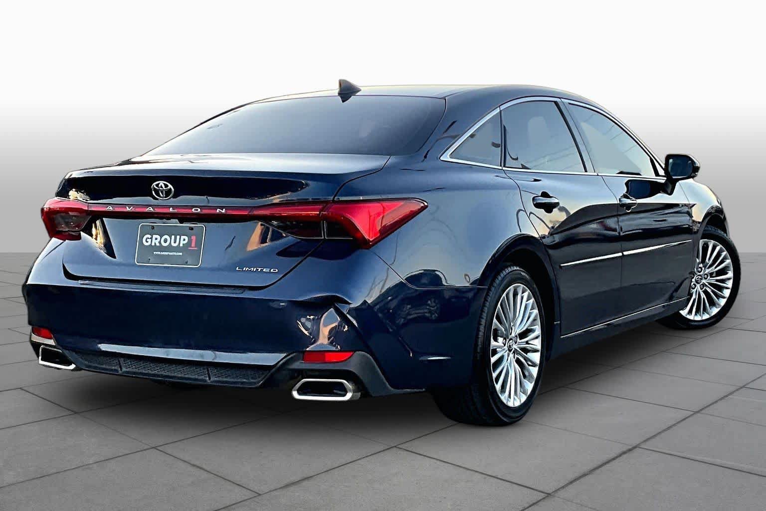 Used 2020 Toyota Avalon Limited FWD image 13