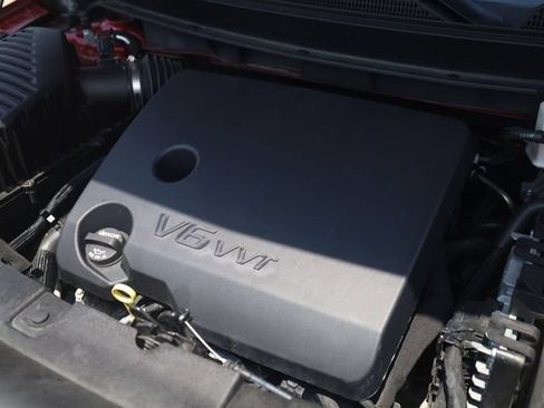 Used 2021 Buick Enclave Essence w/ Sound and Sites Package AWD/4WD image 9