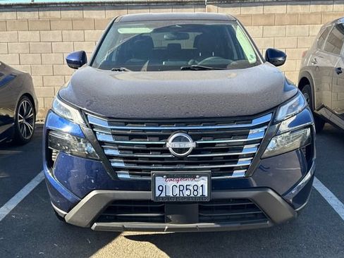 Used 2024 Nissan Rogue SV AWD/4WD image 3