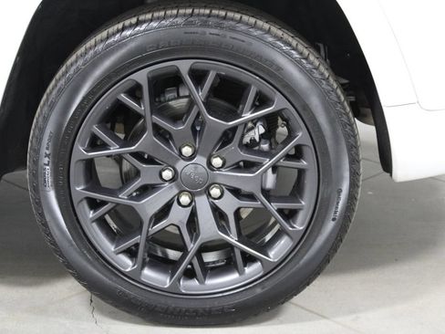 Used 2024 Jeep Grand Cherokee Summit AWD/4WD image 18