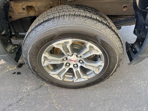 Used 2021 GMC Sierra 1500 SLE image 11