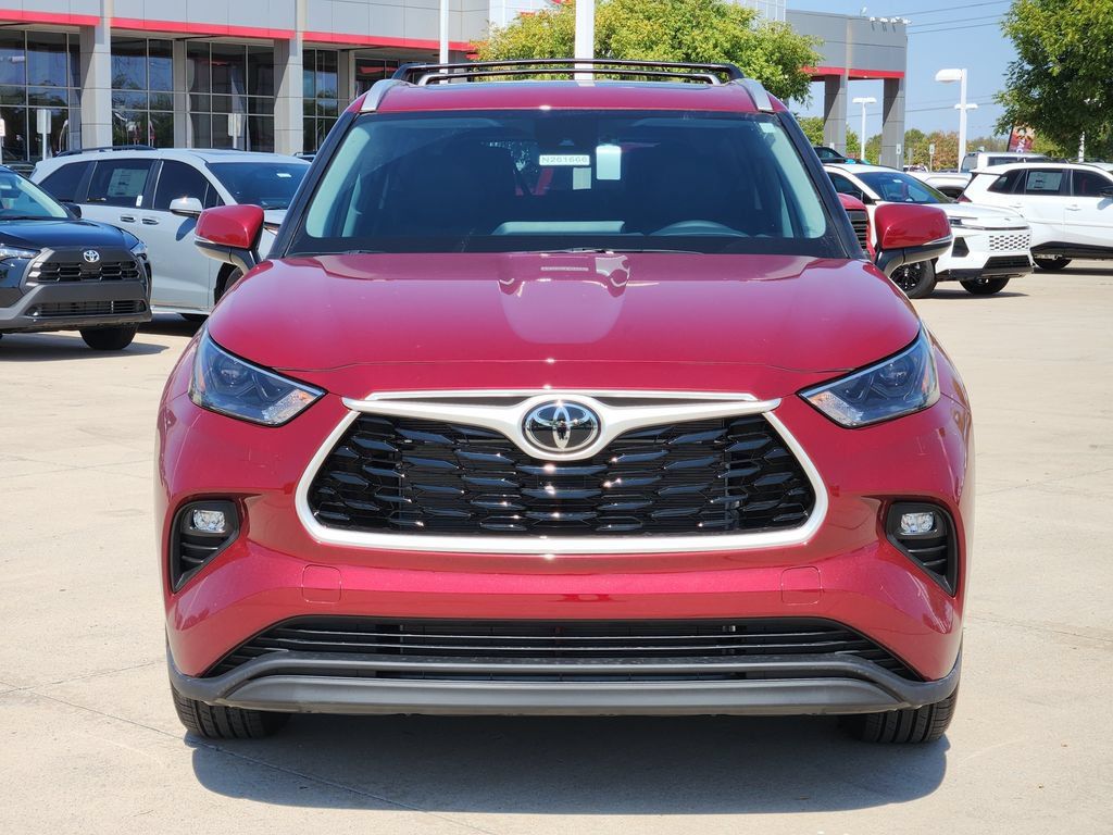 New 2026 Toyota Highlander AWD image 2
