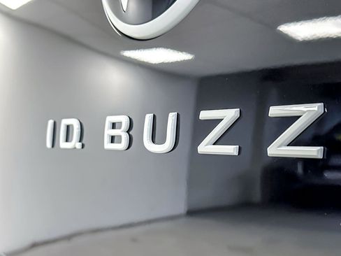 New 2025 Volkswagen ID. Buzz Pro S image 27