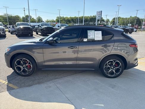 Used 2022 Alfa Romeo Stelvio Veloce AWD/4WD image 8