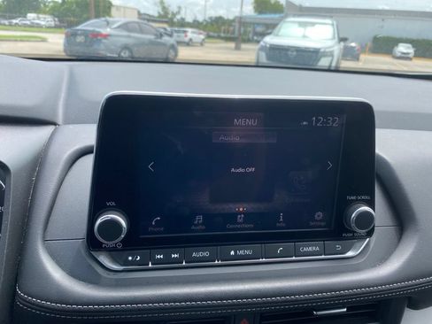 Used 2025 Nissan Rogue SV FWD image 28