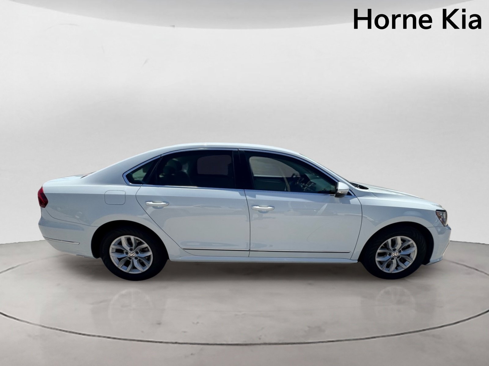 Used 2017 Volkswagen Passat 1.8T S FWD image 3