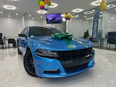 Used 2018 Dodge Charger R/T w/ Plus Group image 3