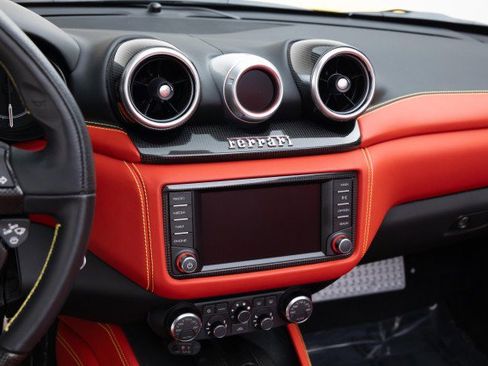Used 2016 Ferrari California T image 20
