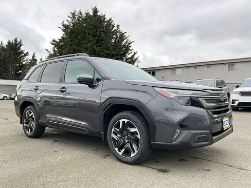 Used 2025 Subaru Forester Limited image 3