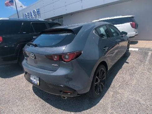 Used 2022 MAZDA MAZDA3 s FWD image 3