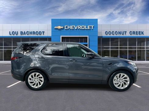 Used 2025 Land Rover Discovery S image 9