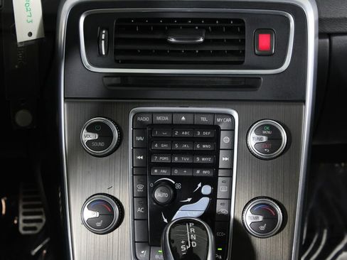 Used 2016 Volvo S60 T6 image 19