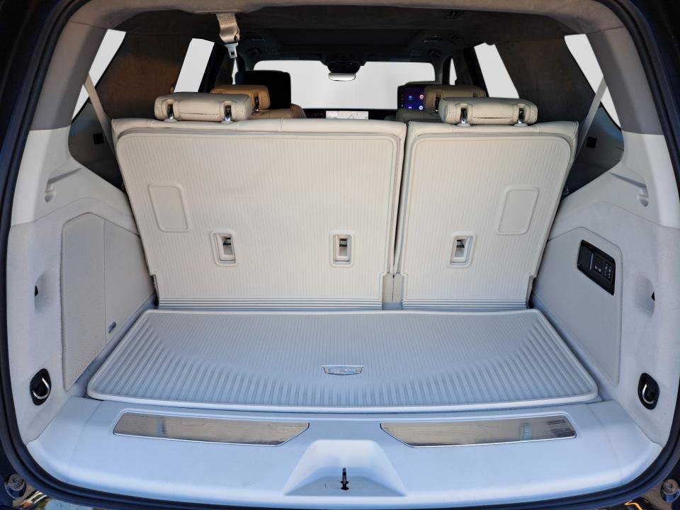 Certified 2025 Cadillac Escalade Sport Platinum w/ LPO, Floor Liner Package AWD/4WD image 24