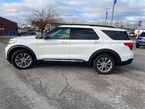 Used 2023 Ford Explorer XLT w/ Equipment Group 202A image 5