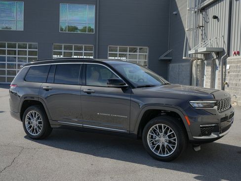 New 2025 Jeep Grand Cherokee L Summit w/ Advanced Protech Group IV AWD/4WD image 20