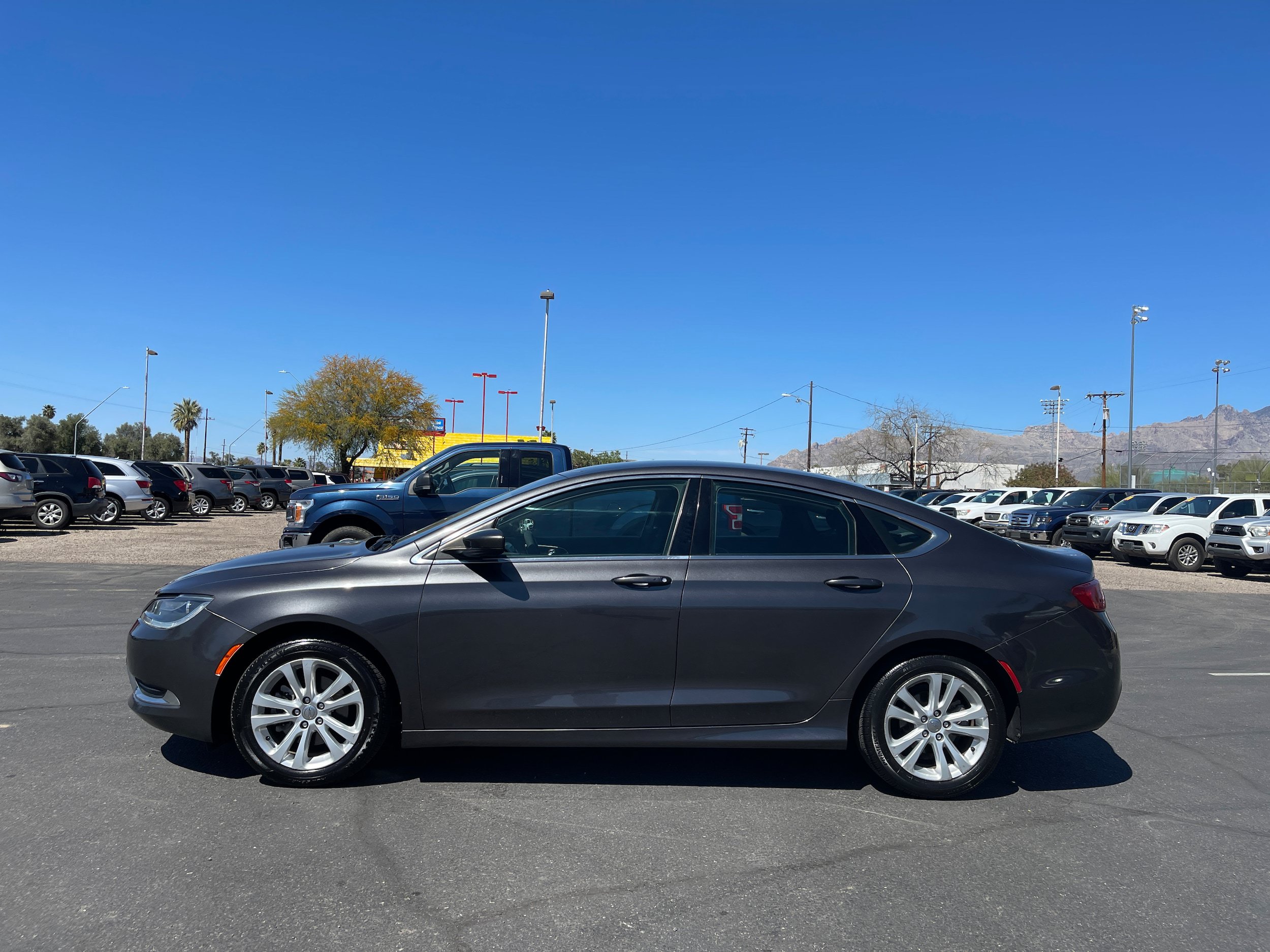 Used 2016 Chrysler 200 Limited FWD image 2