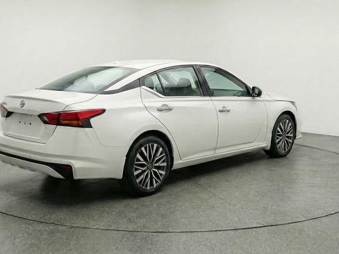Used 2025 Nissan Altima 2.5 SV image 9
