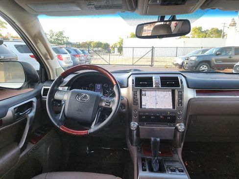 Used 2013 Lexus GX 460 w/ Convenience Pkg AWD/4WD image 18
