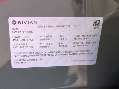 Used 2026 Rivian R1S Premium AWD/4WD image 36