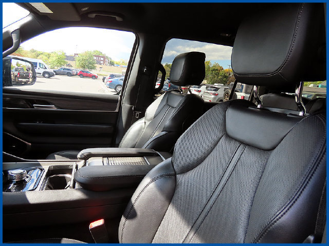 Certified 2024 Jeep Wagoneer L Series II w/ Flexible Seating Group AWD/4WD image 15