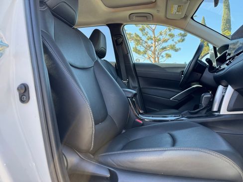 Used 2023 Toyota Corolla Cross XLE w/ Convenience Package image 19