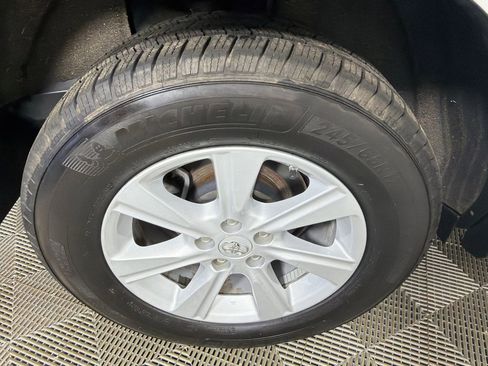 Used 2013 Toyota Highlander Plus image 17