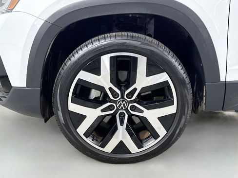 Used 2023 Volkswagen Taos SEL image 30
