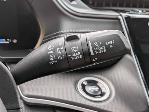 Used 2025 Jeep Grand Cherokee Laredo X w/ Luxury Tech Group I AWD/4WD image 25