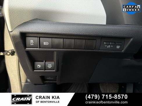 Used 2025 Toyota Sienna LE image 12