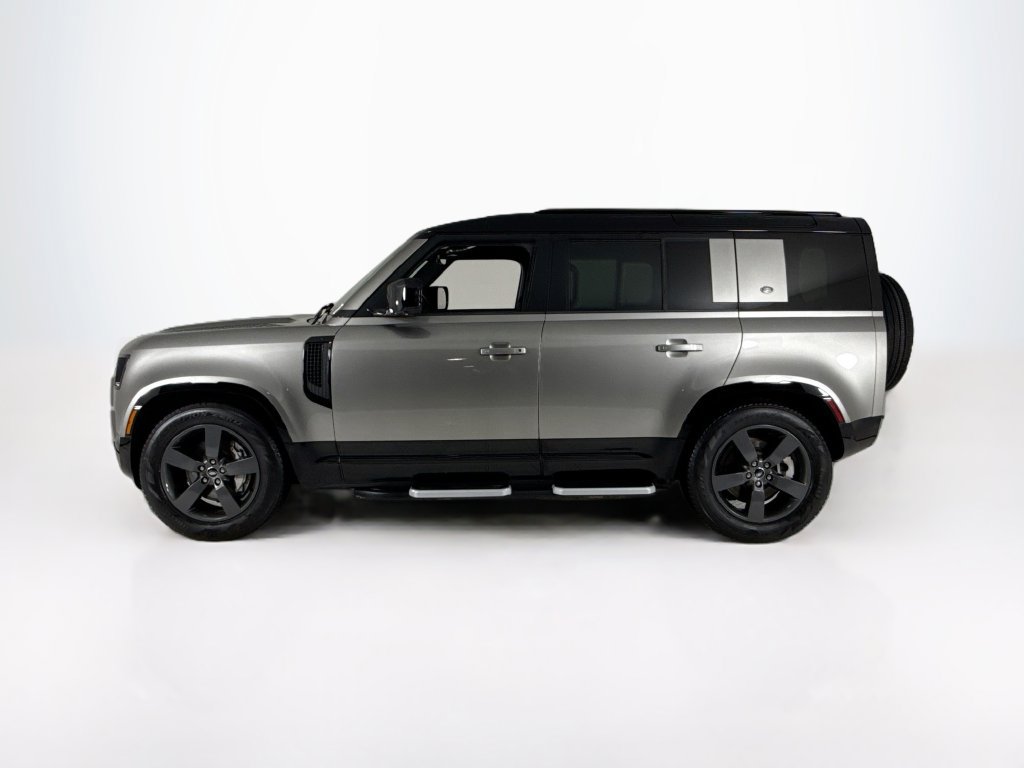 Used 2024 Land Rover Defender 110 X-Dynamic SE AWD/4WD image 2