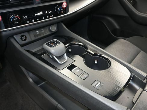 Used 2025 Nissan Rogue SV FWD image 24