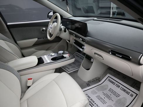 Used 2024 Genesis GV60 RWD image 39