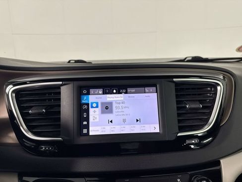 Used 2023 Chrysler Voyager LX FWD image 6